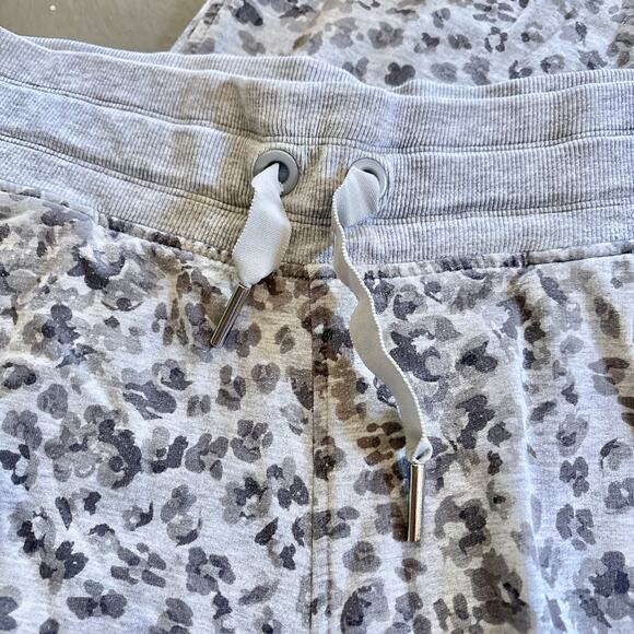 Athleta Balance Jogger Gray Cheetah Print Sweatpants Small - Picture 5 of 11